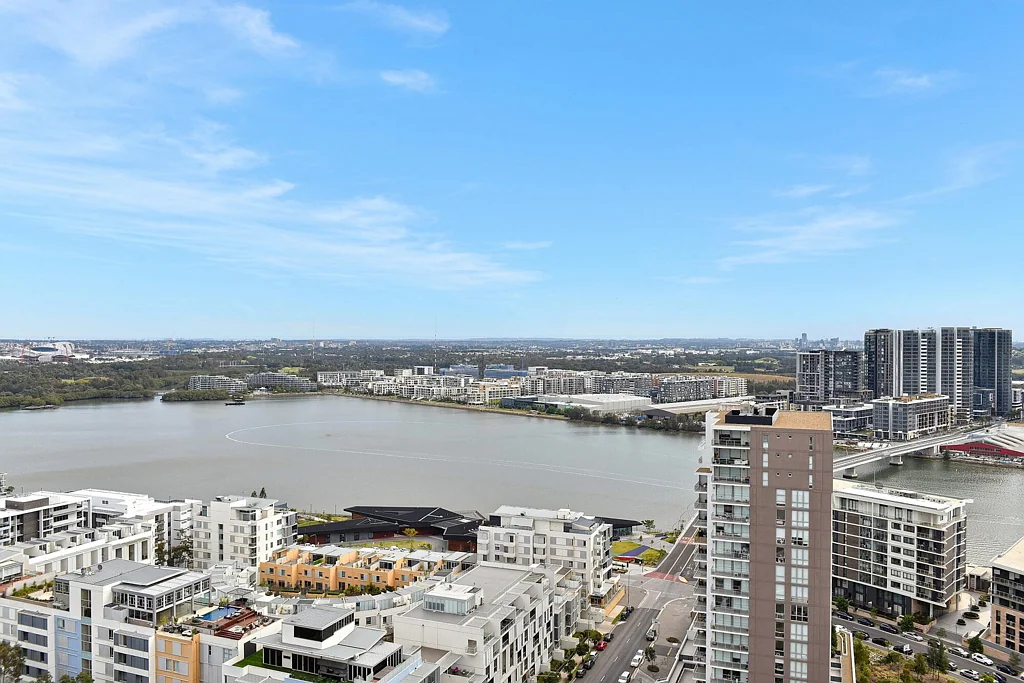 Stunning Two Bedroom Apartment with 19th Floor 180° Panoramic Waterviews
