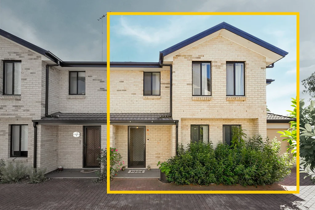 2/2A Collis Place, Minto, NSW 2566