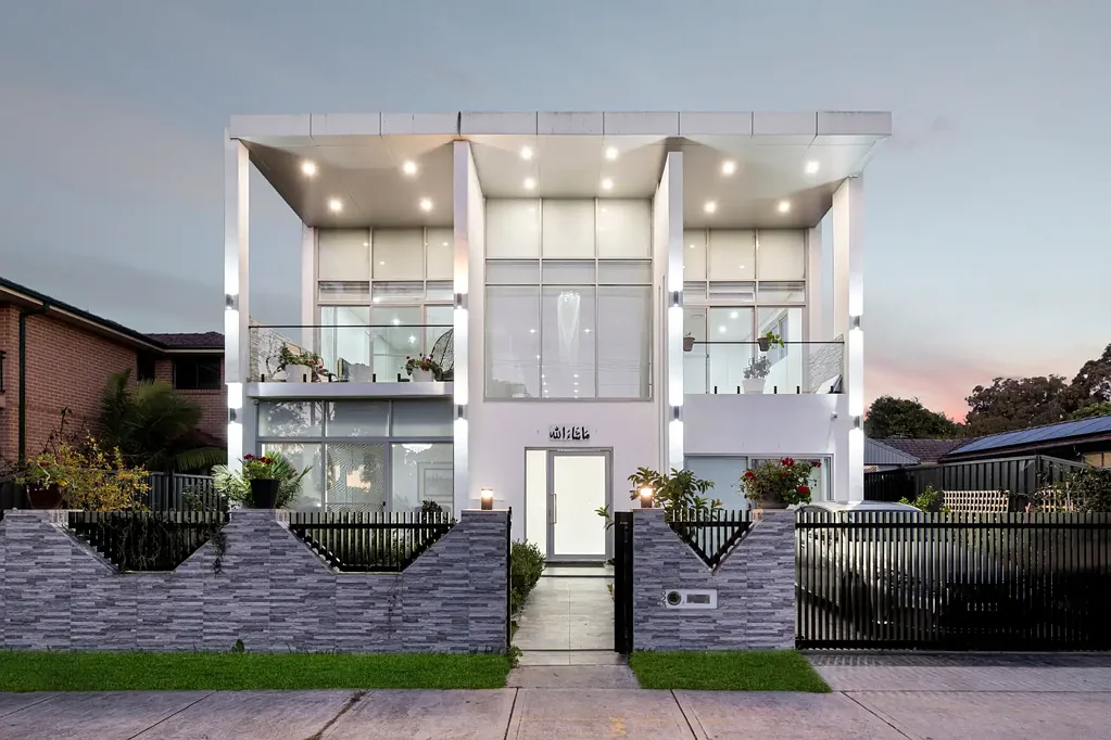 Auburn 7कमरा Auburn's Crown Jewel - Architecturally Designed Luxury with Dual Access