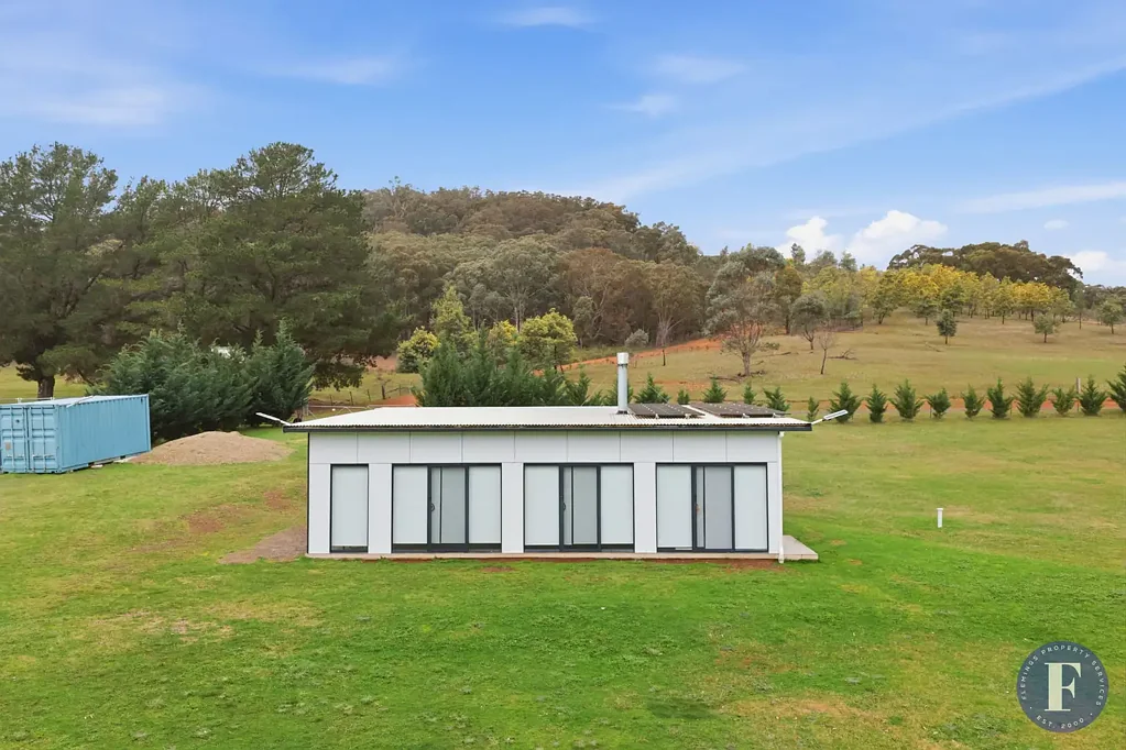 Taylors Flat Escape to the Country – 40 Scenic Acres with Weekender Accommodation