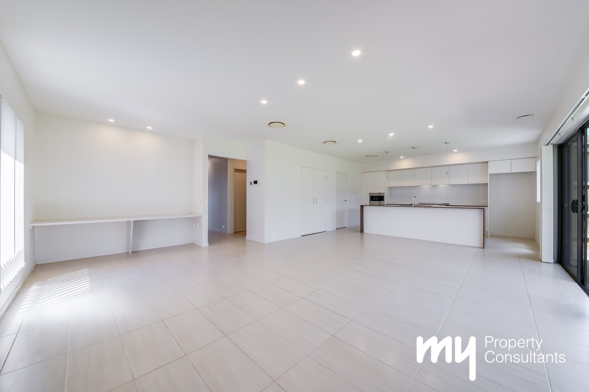 33 RYMILL CR, GLEDSWOOD HILLS NSW 2557, 0部屋, 0バスルーム, House