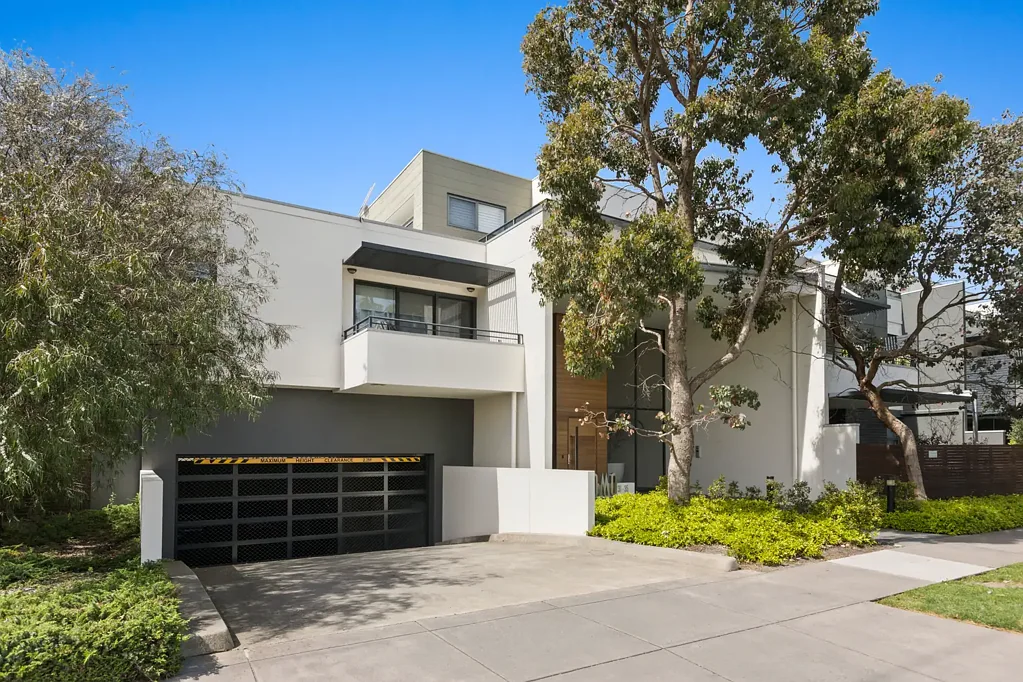 Mentone 2Kwarto Contemporary Coastal Living in a Boutique Mentone Address