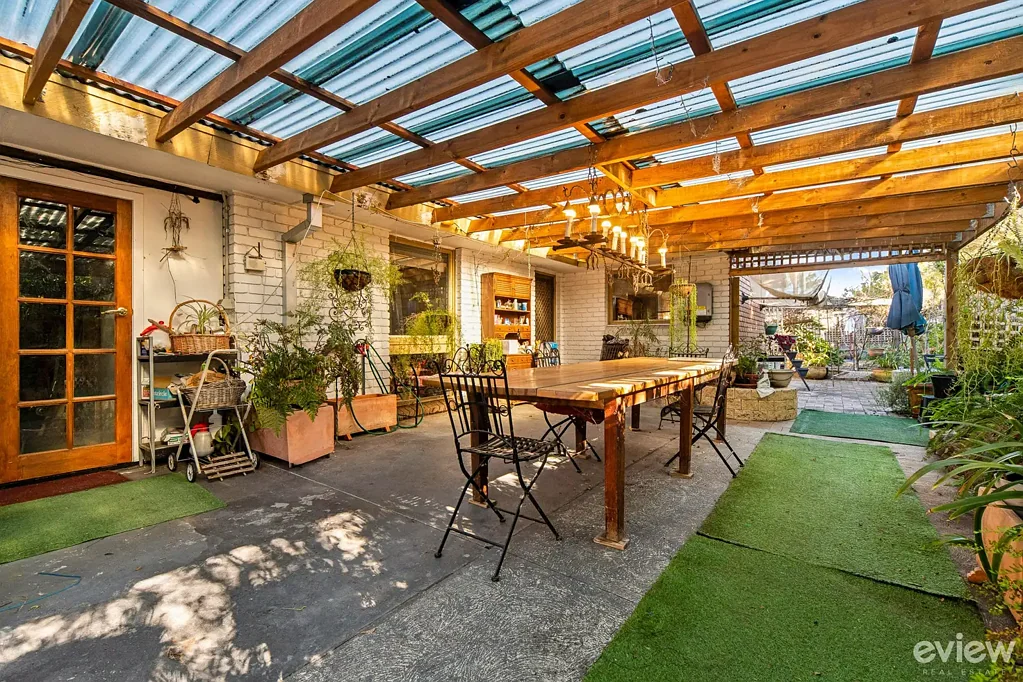 Frankston 3房 完整配套 - 宽敞空间、舒适享受与无限潜力 The Complete Package - Space, Comfort & Endless Potential