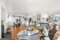 35 Long Street, Raglan