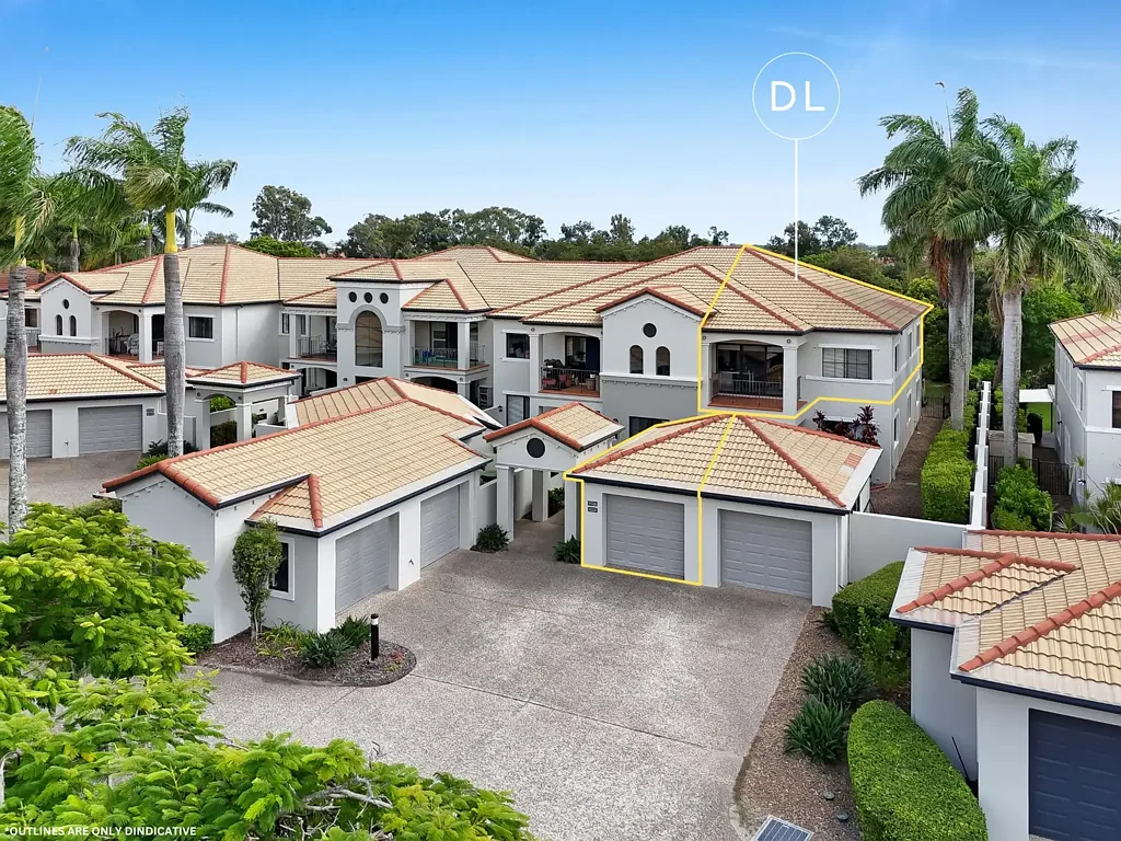 Hope Island 2 Bedroom Elevated Golf Course Living