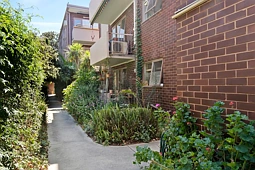7/10 Dickens Street, Elwood