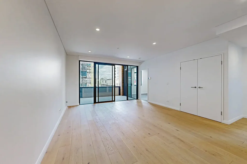 Stunning Two Bedroom Apartment close to Metro