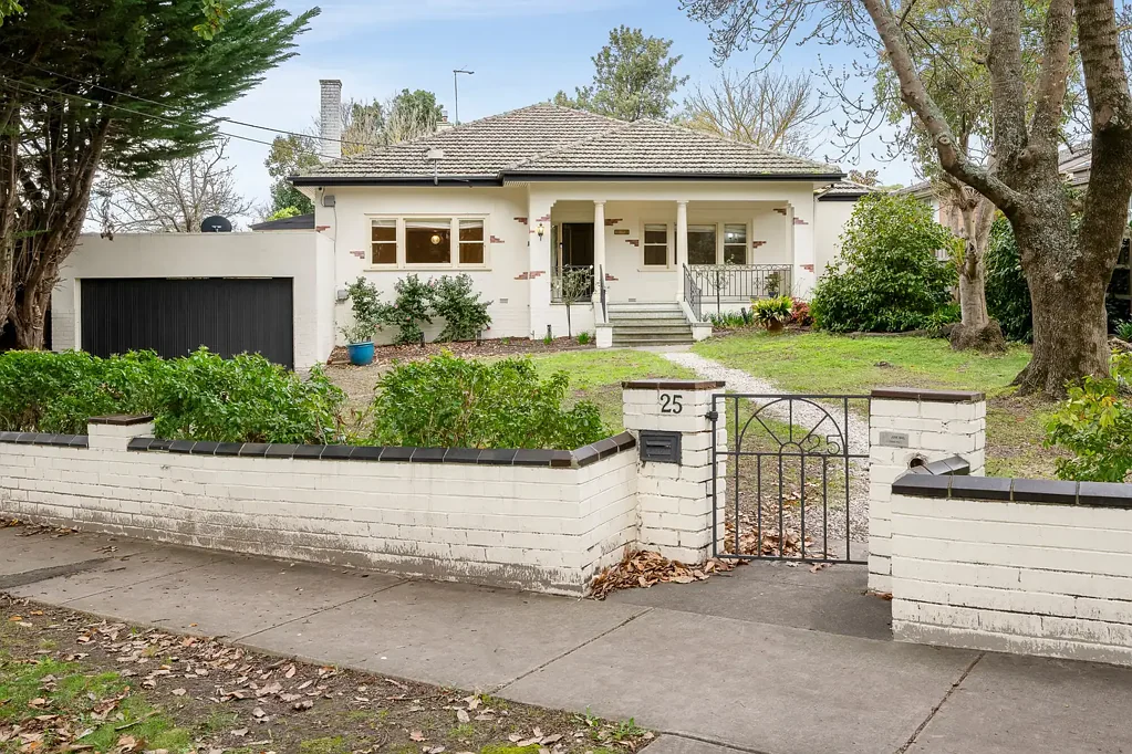 Art Deco grace on a generous Windsor Estate parcel