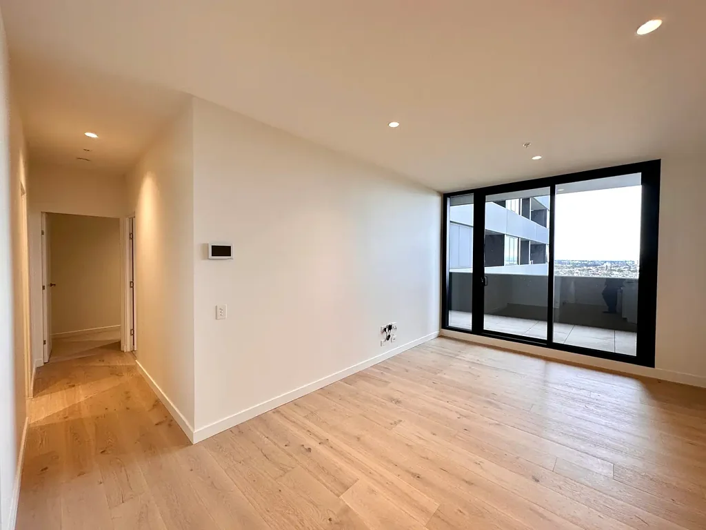 Brand New Light Filled Modern Apartment in the Heart of Southbank