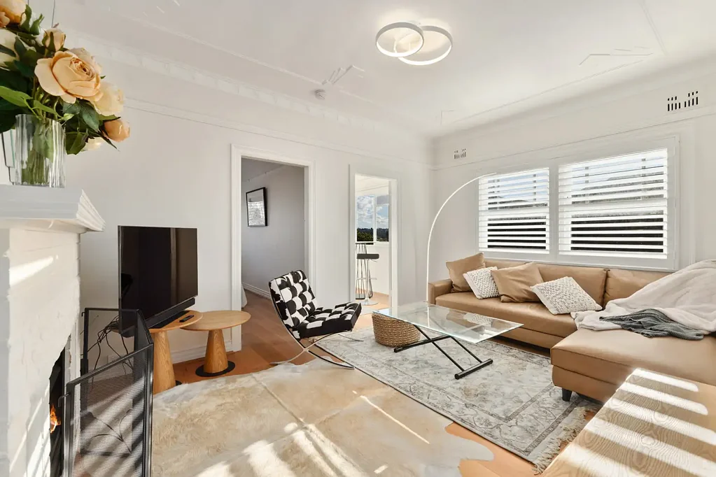Stylishly Furnished Art Deco Gem in Prized Eastern Hill Location