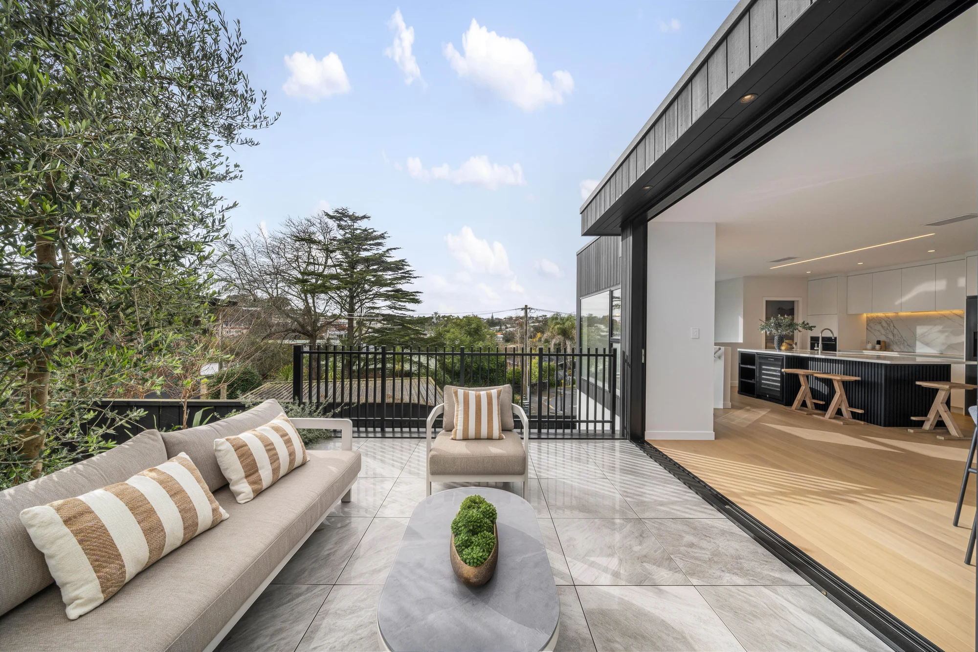 Remuera 3房  Stop Press: Reserve price below 2.2M