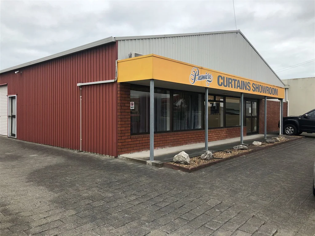 Onekawa Versatile Onekawa  Showroom, Warehouse & Office
