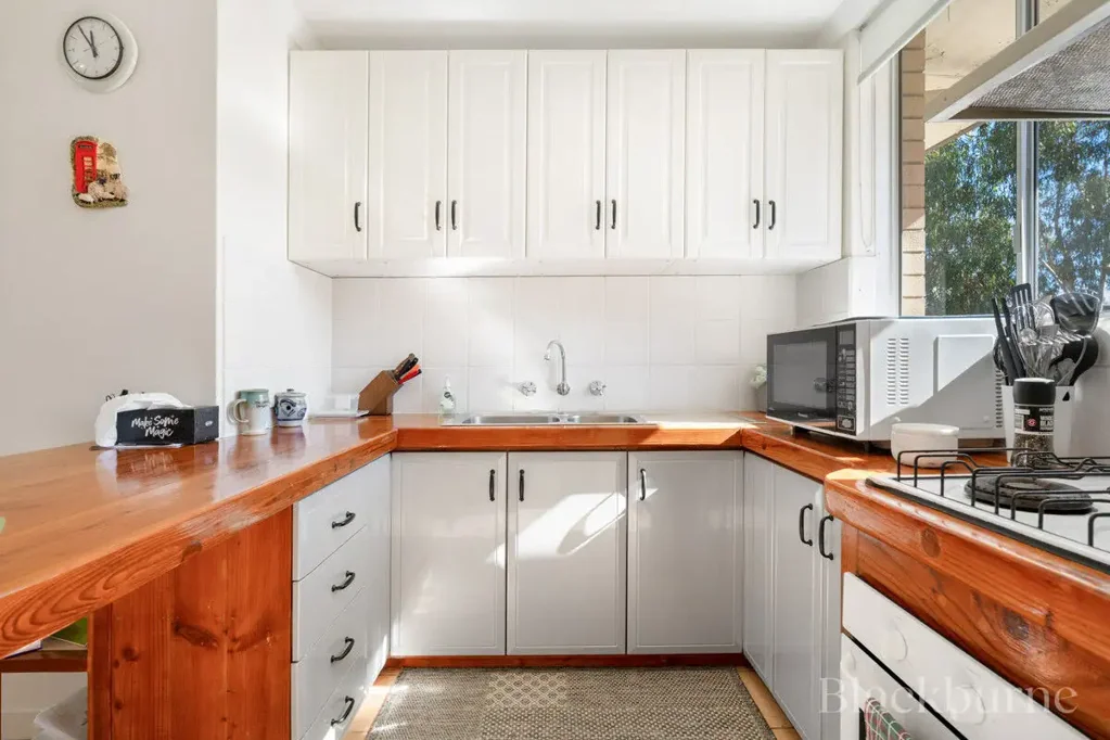 Sunlit Top Floor Apartment in the Heart of Subiaco