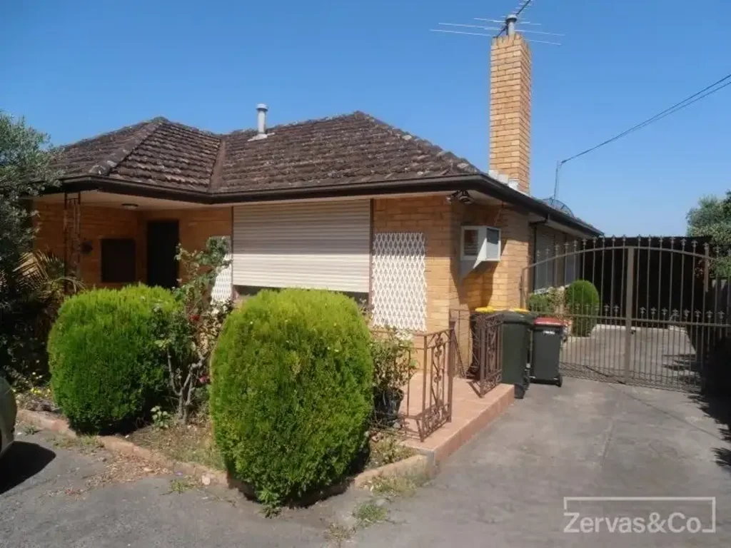 FAMILY HOME OPPOSITE MONASH HOSPITAL