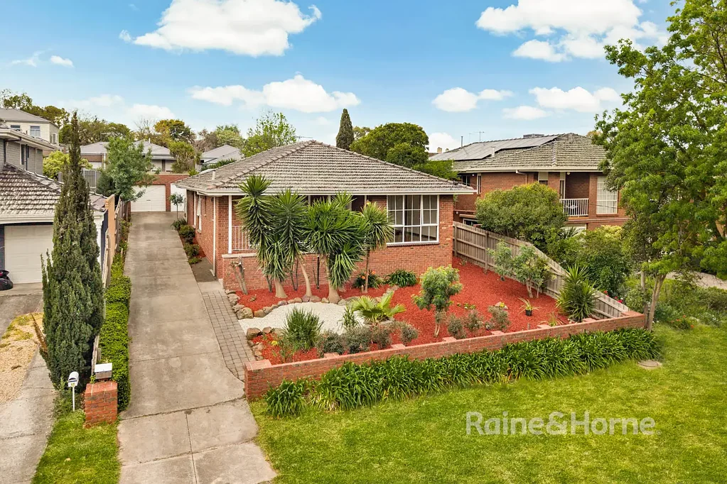 Sunbury 4침실 TIMELESS CHARACTER. EXCEPTIONAL LAND. UNBEATABLE LOCATION.