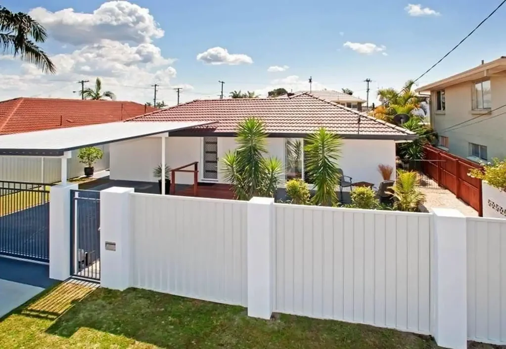 Spacious 4-Bedroom Family Home in Prime Paradise Point Location