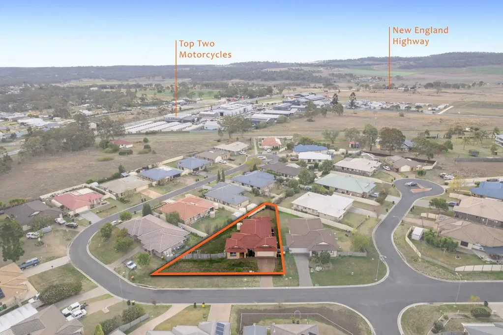 Warwick 4બેડરૂમ SPACIOUS LOWSET BRICK HOME ON  845m²
