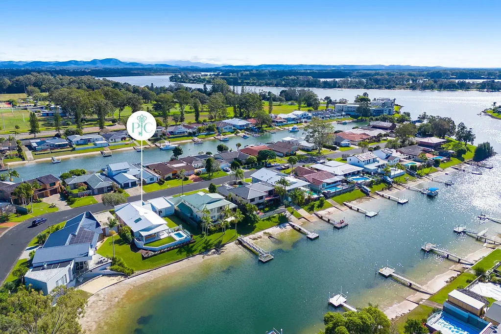 Port Macquarie 4ਬੈੱਡਰੂਮ The Essence of Elegance - Palm Springs Luxury on the Water