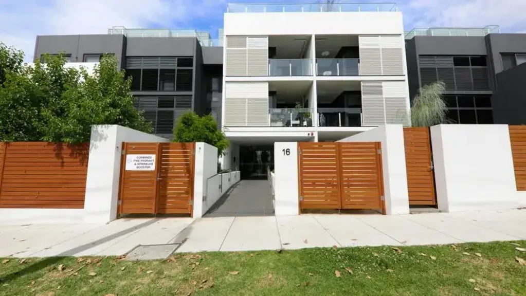 STYLISH APARTMENT IN THE HUB OF BENTLEIGH