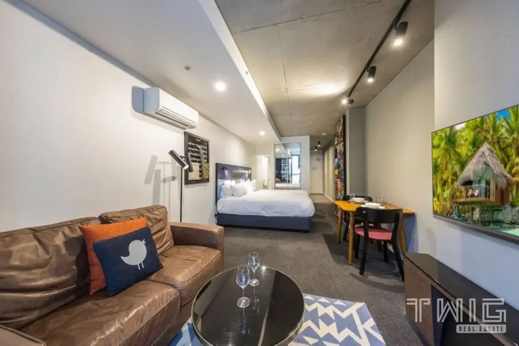 Spacious Studio With Park Views!