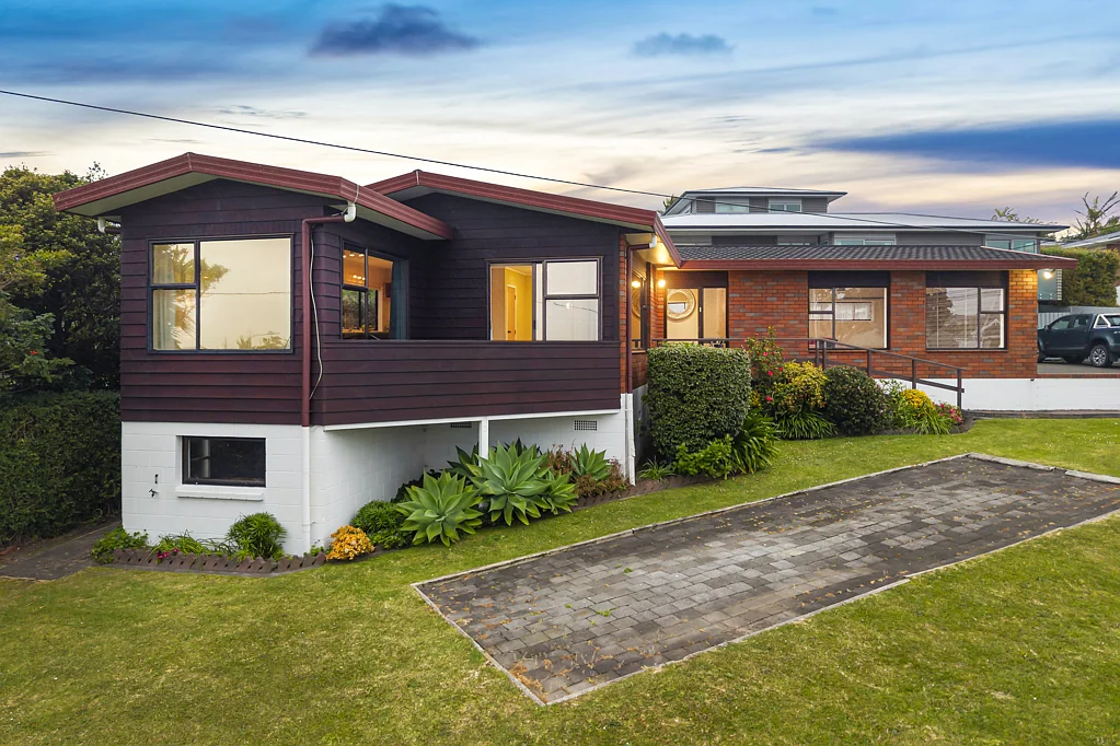 1/2 Kowhai Road, Campbells Bay, North Shore City, Auckland