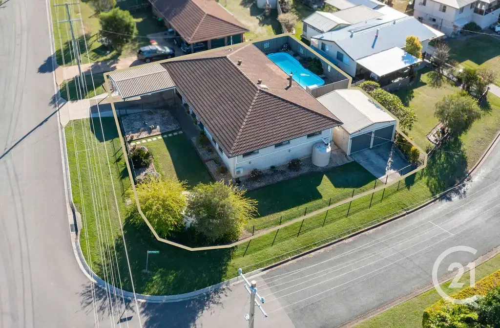 Raceview 5ห้องนอน Spacious Family Living with Pool, Shed & Multiple Living Areas on a Fully Fenced 792sqm Corner Block