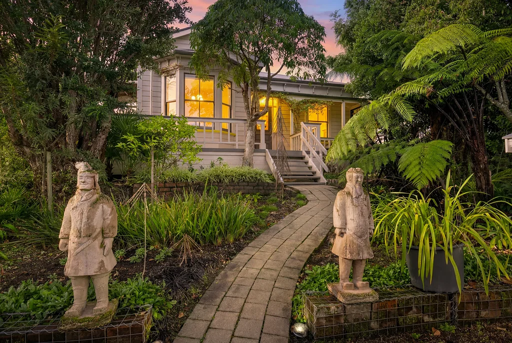 Nelson City 3 Bedroom Classic elegance with a contemporary twist