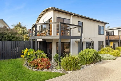 Torquay 3 Bedroom BEACHSIDE LIVING IN THE HEART OF OLD TORQUAY