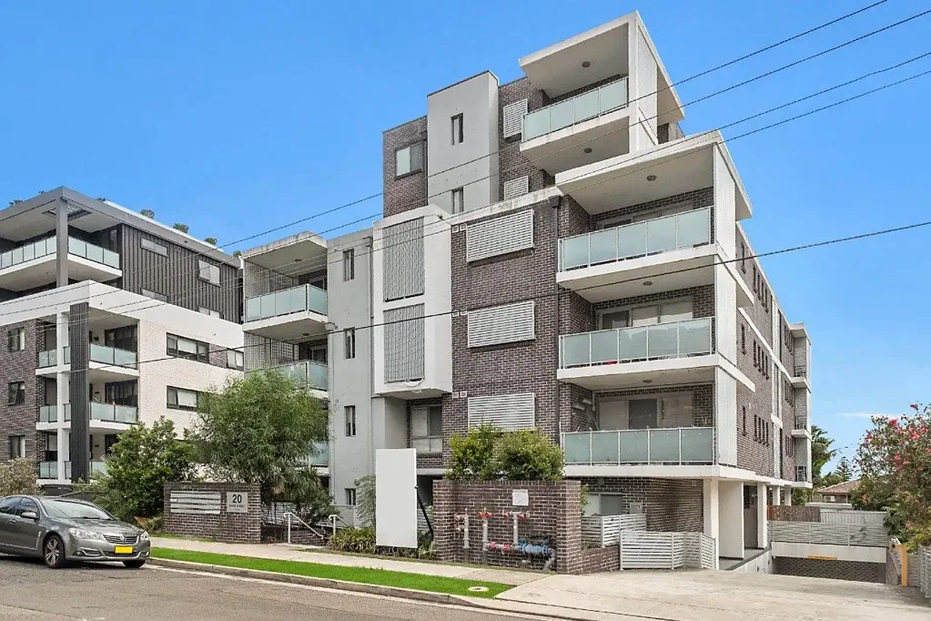 WALK TO WESTFIELD & PARRAMATTA STATION | 2 CAR SPACES!