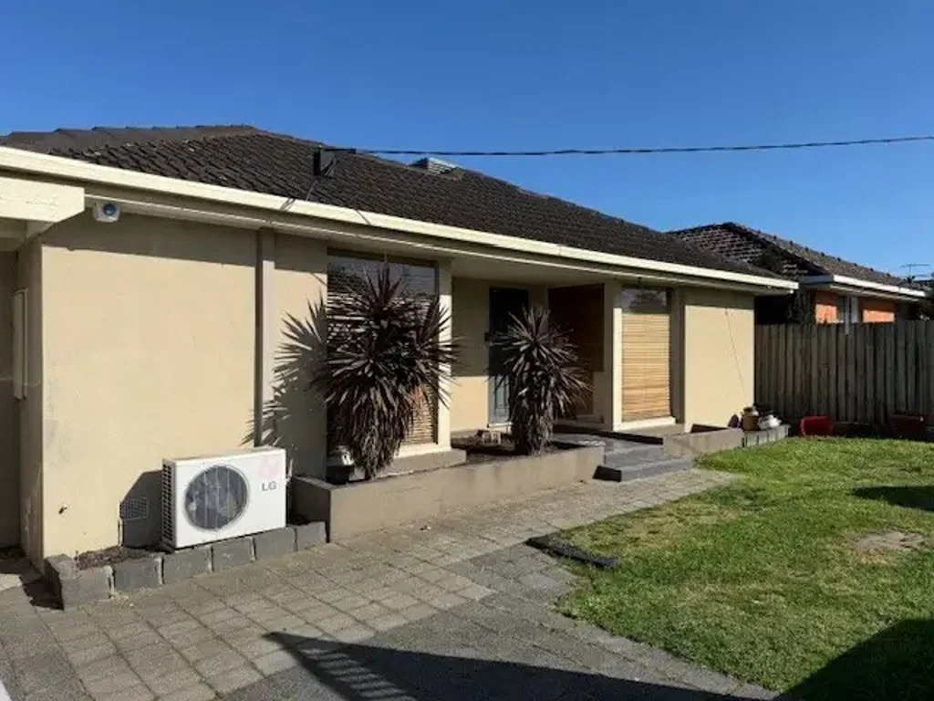 Spacious Family Home in Prime Avondale Heights Location