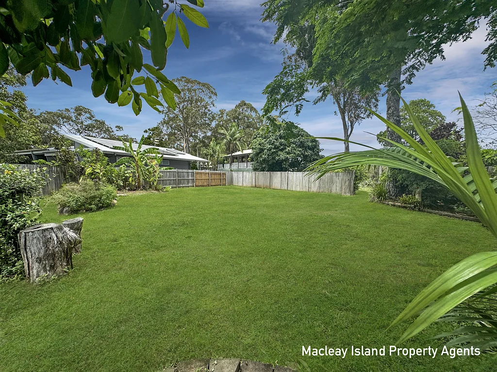 Macleay Island Prime Waterfront Opportunity ? 1313m? of Coastal Paradise