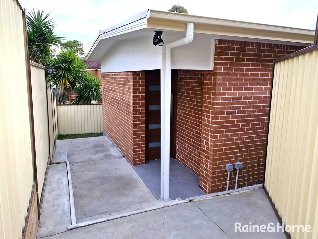 BRAND NEW THREE BEDROOM SECONDARY HOME IN CASULA FOR LEASE!!!