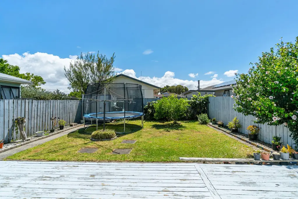 Clendon Park 3ਬੈੱਡਰੂਮ Charming 3-Bedroom Home
