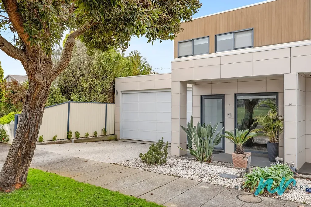 St Leonards 3침실 Stylish Coastal Townhome with Flexible Living & Bayside Convenience