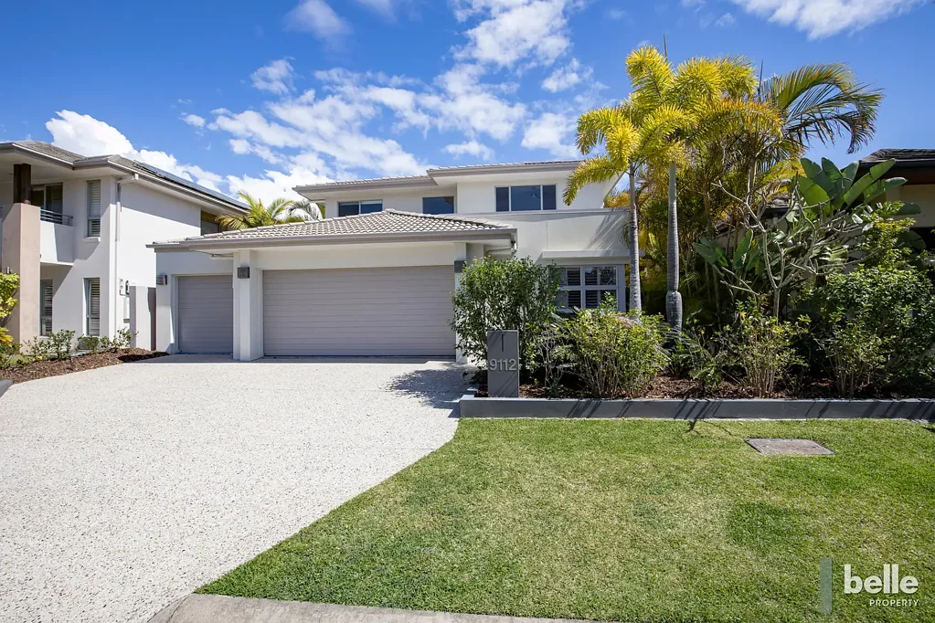 Family - Friendly Luxury Living on the Golf Course