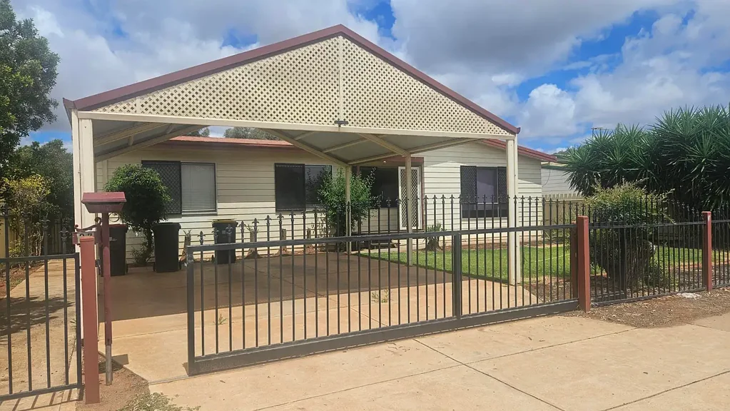 37 Hawkins Street, West Lamington, WA 6430