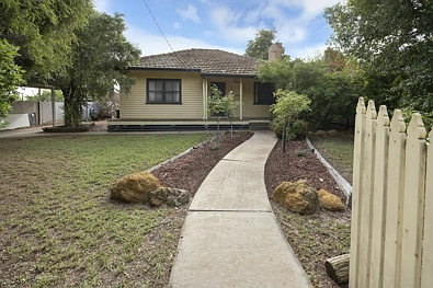 Swan Hill 3房  Cute, Quaint & Cosy - With Easy 3-Bedroom Potential!