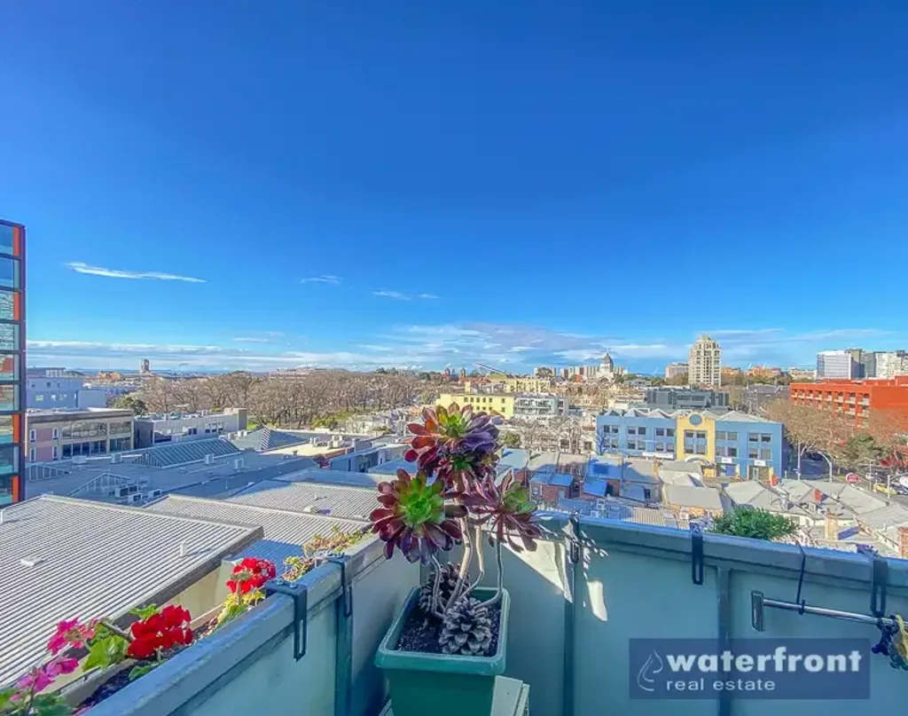 UPDATED FURNISHED APARTMENT WITH STUNNING VIEWS