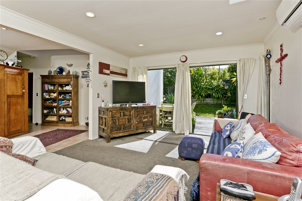 2/710 East Coast Road, Pinehill, Auckland - North Shore, 3房, 0浴