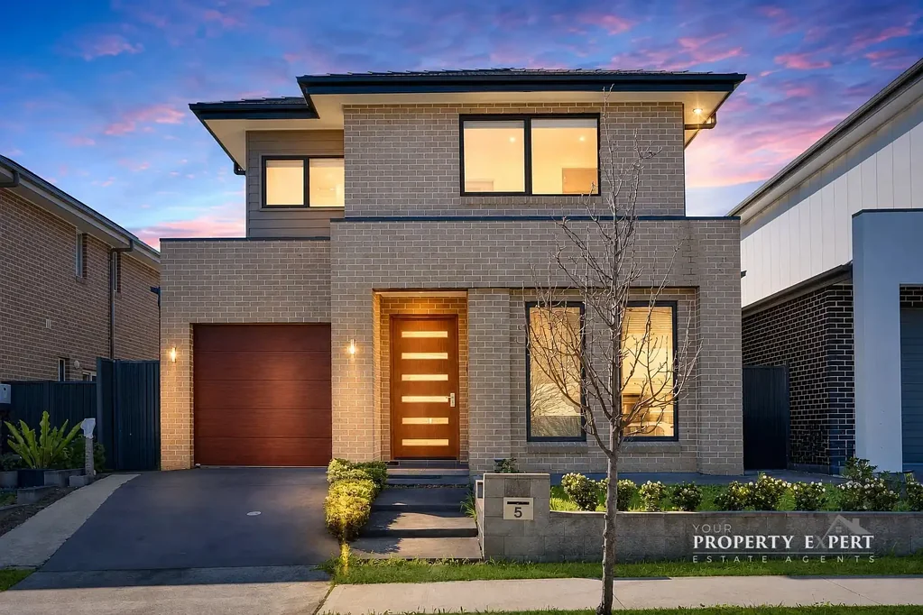Marsden Park 5Zimmer Impressive Family Entertainer with Multiple Living Zones