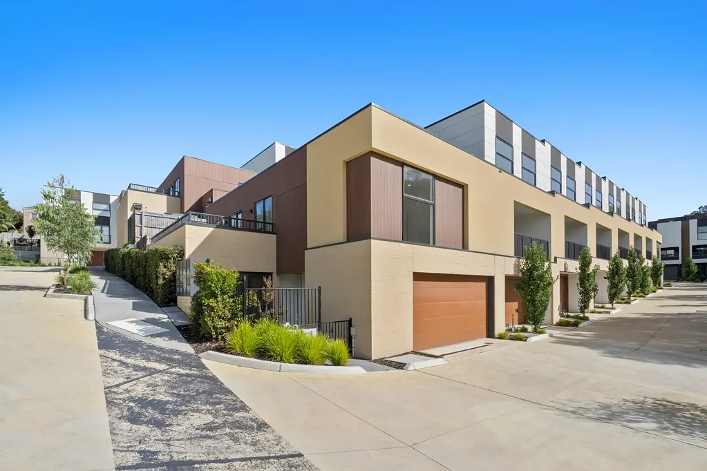Doncaster East 4Phòng ngủ Light-Filled Contemporary Living with Exceptional Family Flexibility