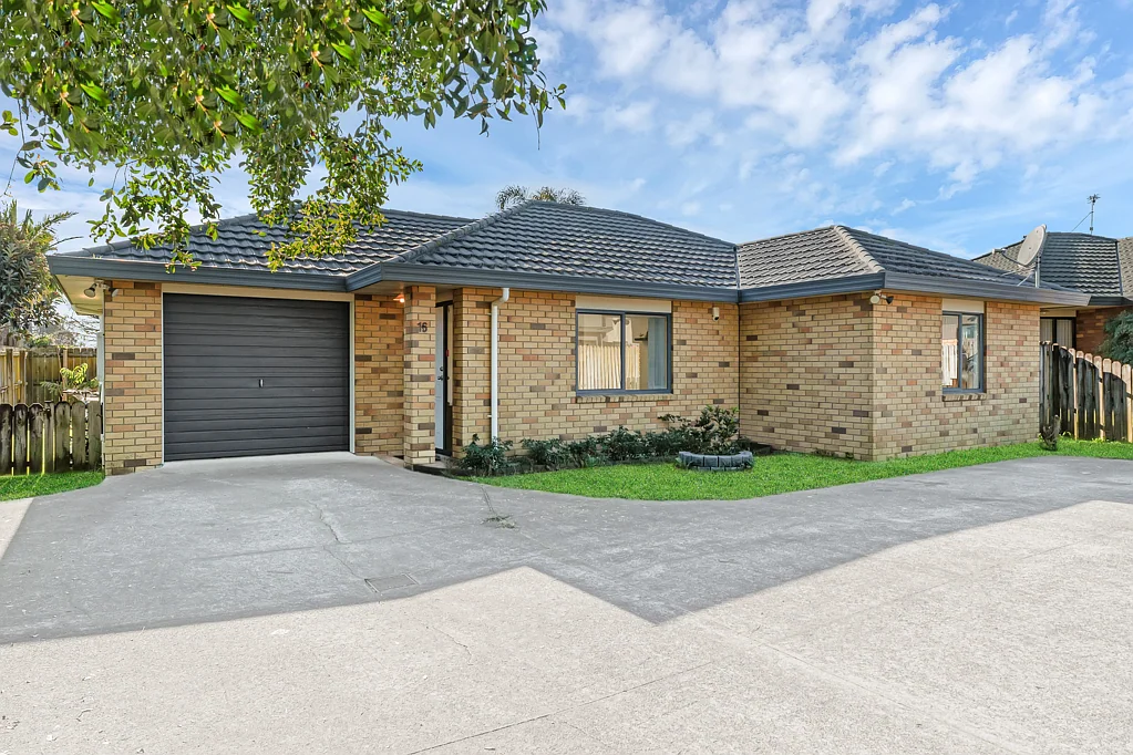 Mangere 3房  BRICK & TILE STUNNER