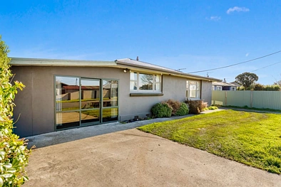 Redwoodtown 3Zimmer As is, Where is. All Offers Considered.