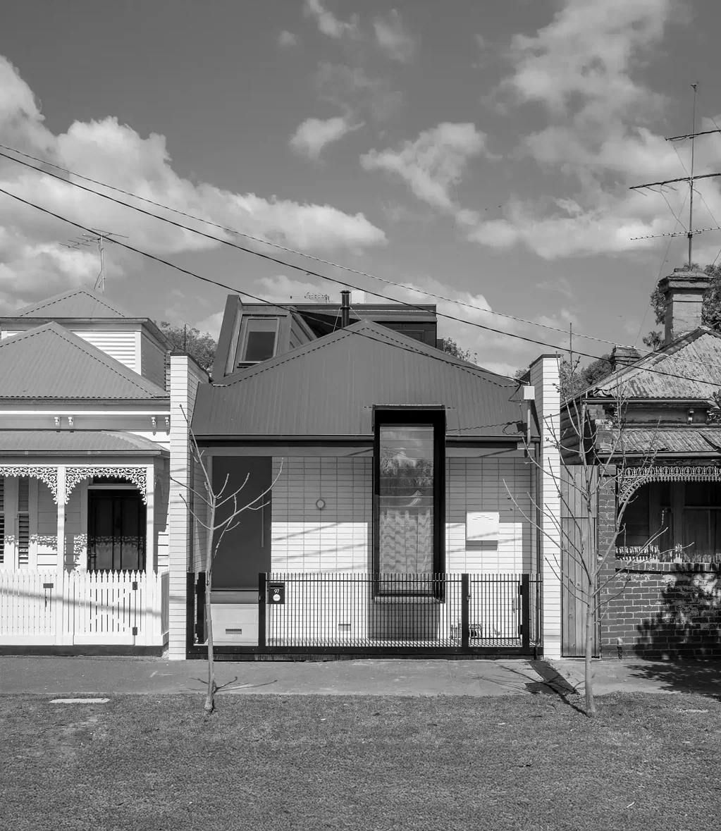 Albert Park 2房 Albert Park抢手地址 两卧两卫 新住宅 实木Melbourne山毛榉地板 无缝过渡 精致低维护 Auction Saturday 11th October at 1:30pm