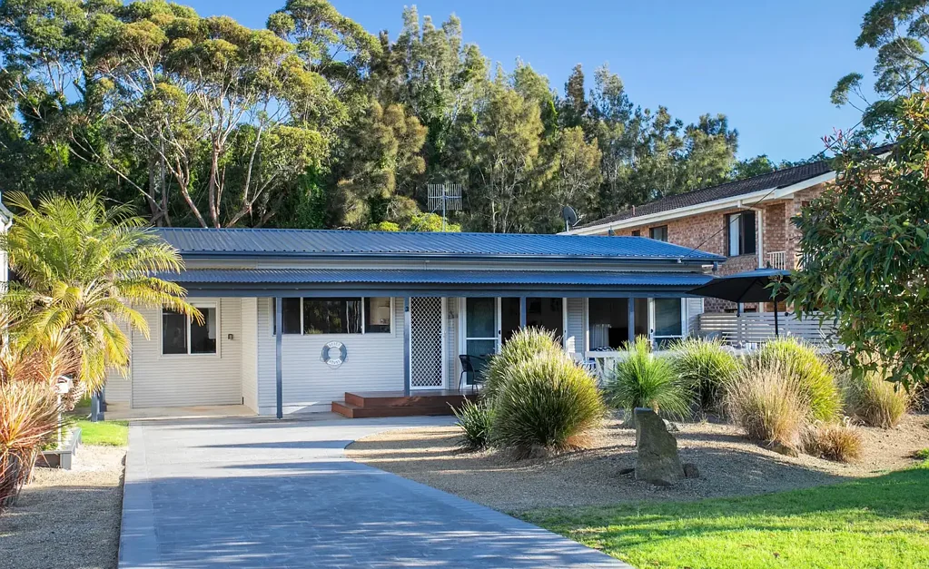Coastal Living Opposite Mollymook Beach
