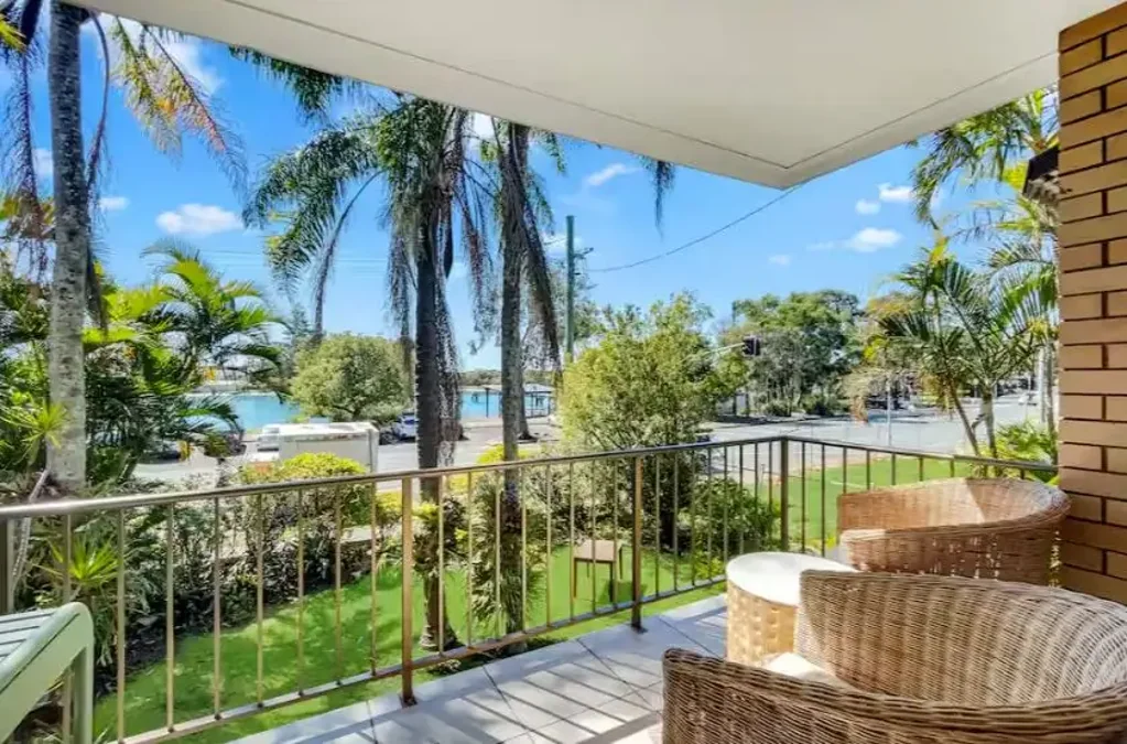 Fully Furnished Unit Across From Maroochydore River!