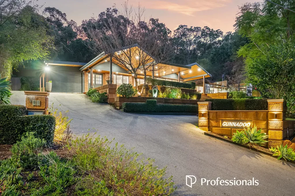 Kalamunda 4 Bedroom Live the Hills Lifestyle in Style