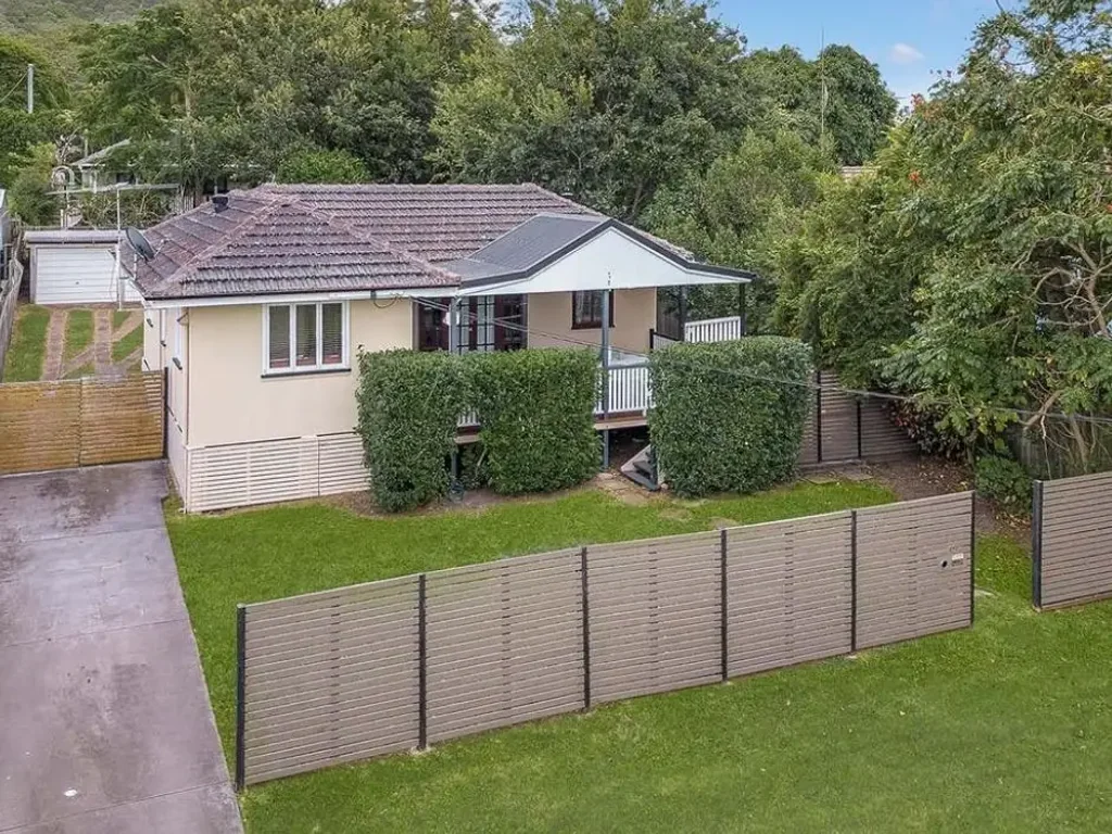 Beautiful Family Home with Renovated Bathroom in a Prime Location