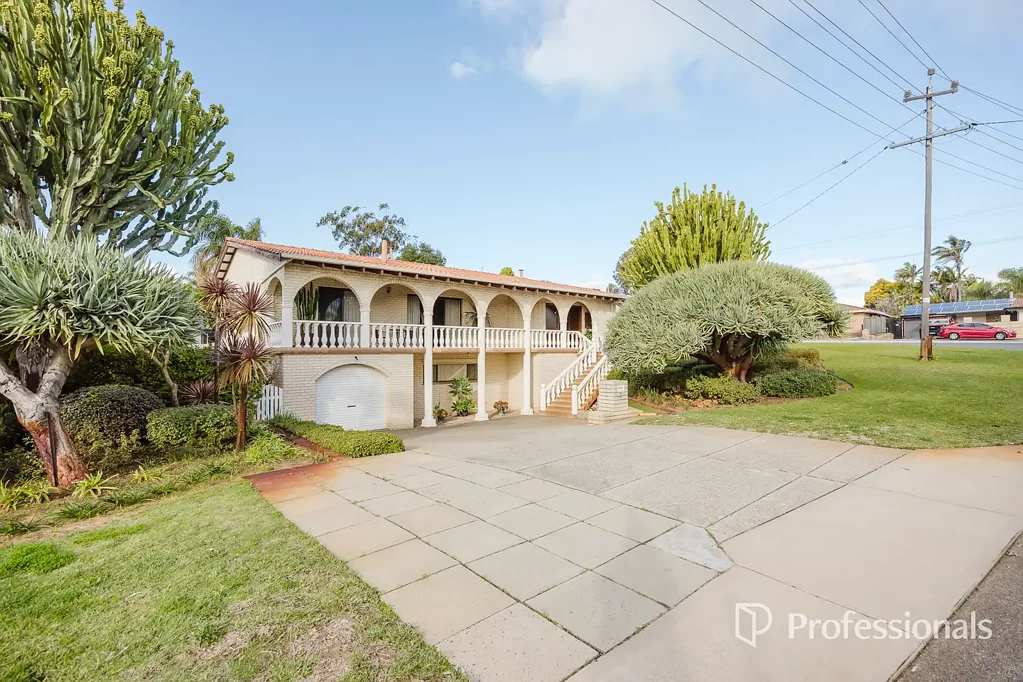 2 Bredhurst Road, Marangaroo, WA 6064