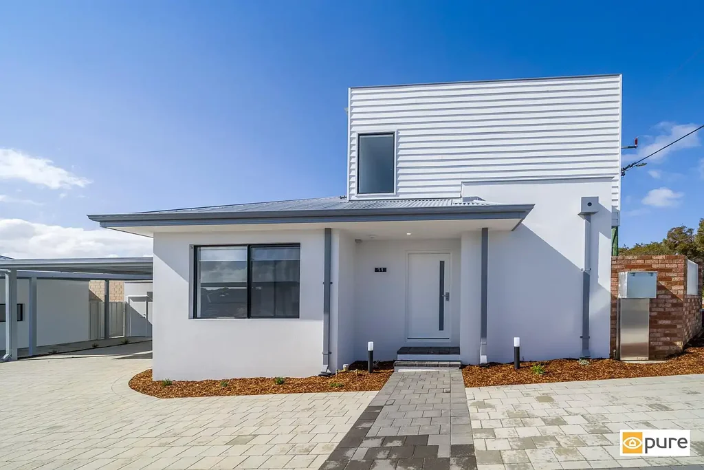 BRAND NEW 4 X 2 HOME IN HAMILTON HILL